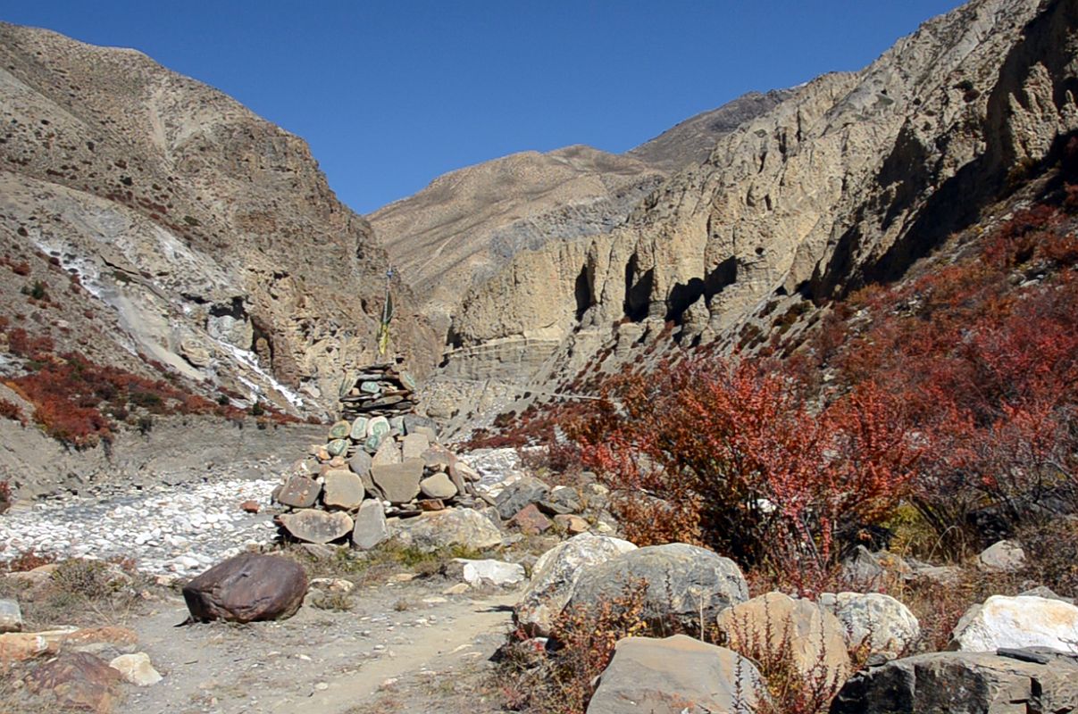 27 Chorten As The Trail Nears Phu 